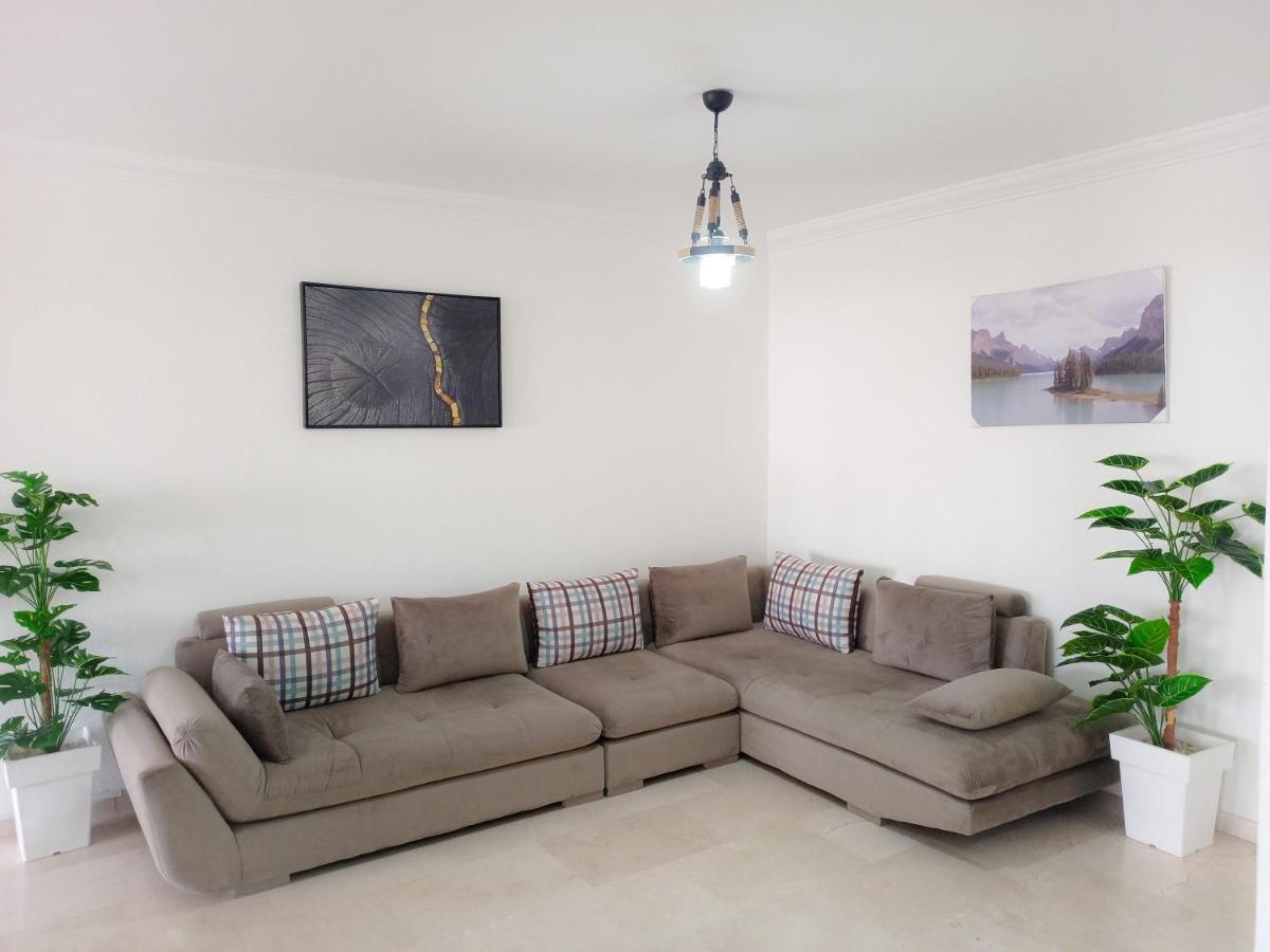 Amazing Appartement Au Centre Ville En Face Hilton & Gare Train De Tgv De Tanger Exterior foto