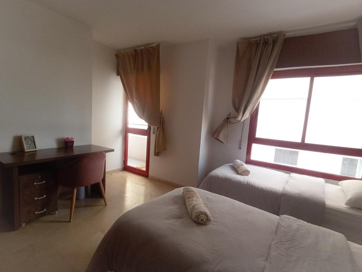 Amazing Appartement Au Centre Ville En Face Hilton & Gare Train De Tgv De Tanger Exterior foto