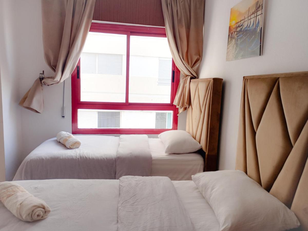Amazing Appartement Au Centre Ville En Face Hilton & Gare Train De Tgv De Tanger Exterior foto
